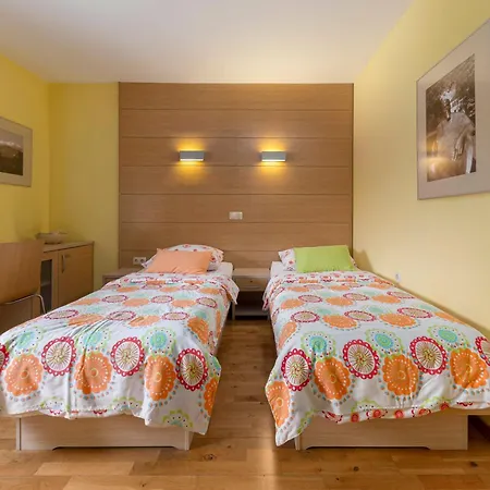 Gasthuis Gostilna Lipan 3*